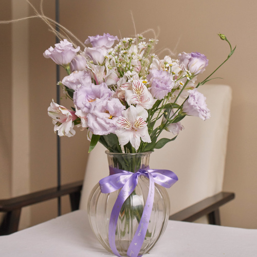 Букет из эустомы в вазе. Сет арт. 82238