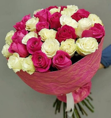 Букет "Вдвойне красивая" из 35 белых и розовых роз 60 см. 6251