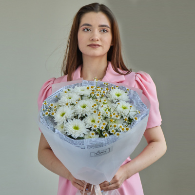 Букет с хризантемой и танацетумом ромашками N 84569