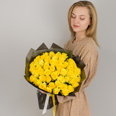 Букет из 51 желтой розы Кения в упаковке 28448-Ж