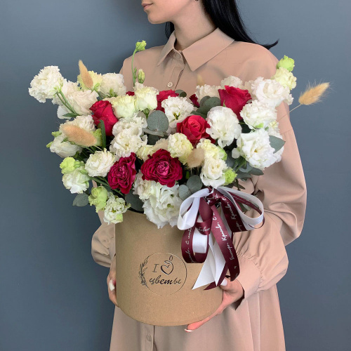 Коробка с розами и эустомой арт. 67000