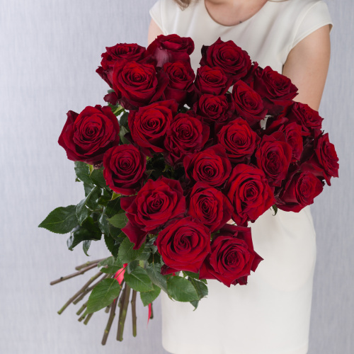 Букет из 25 Красных роз 60 см арт. 7305