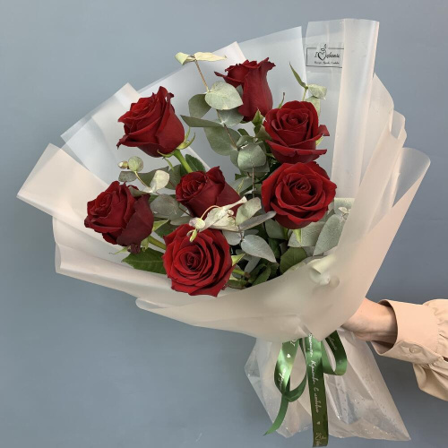 Букет из красных высоких роз Эквадор с эвкалиптом арт. 76723