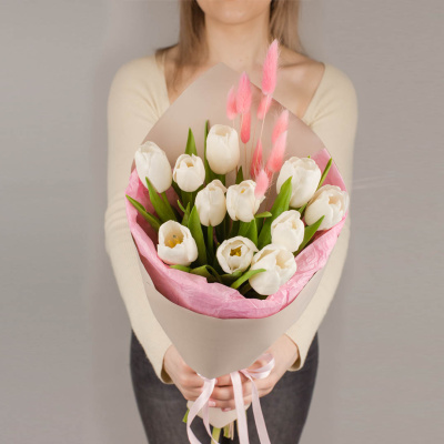 Букет из белых тюльпанов с лагурусом 46462