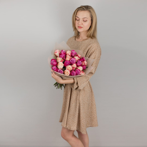 Букет из розово-сиреневых 25 роз 40 см. в упаковке арт. 45007-Р