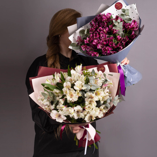 Букет из Альстромерий с эвкалиптом в упаковке арт. 45356