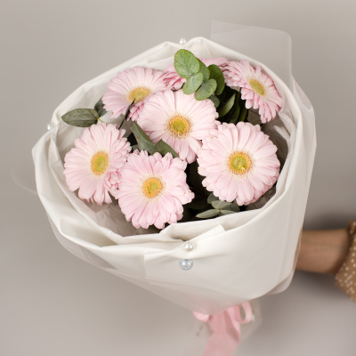 Букет из мини гербер с эвкалиптом N 50479