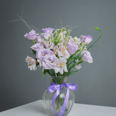 Букет из эустомы в вазе. Сет N 82238